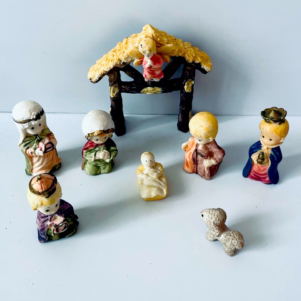 Mini nativity set